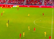 开云下载-赛场上的每一个进球都引发了观众的欢呼声！