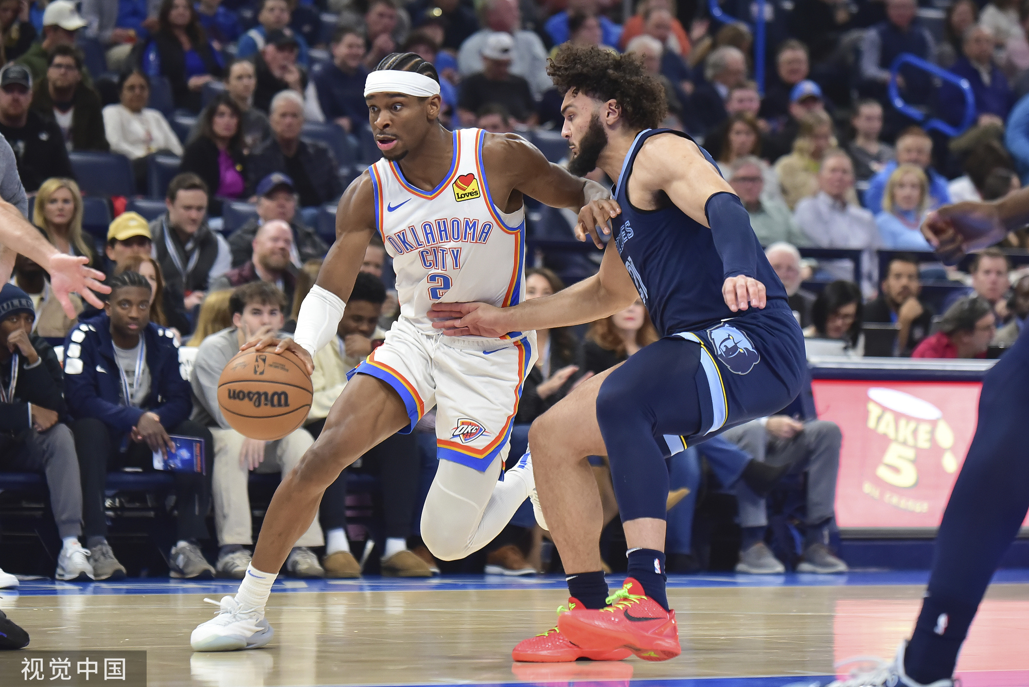 猛龙客场轻取黄蜂，洛瑞神奇发挥