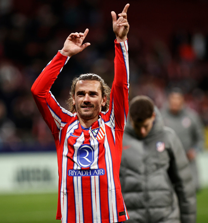 马德里竞技球员赛后庆祝胜利，士气高昂的简单介绍