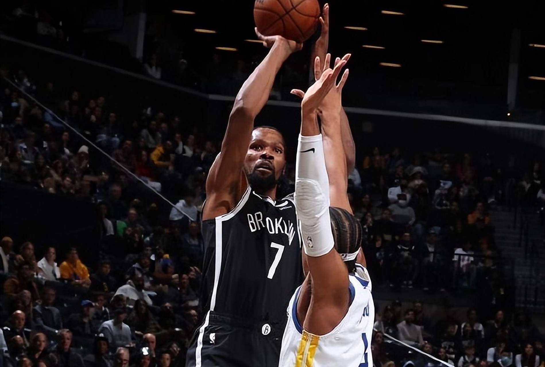 关于格林连中记三分领勇士大胜篮网，完成七连胜的信息