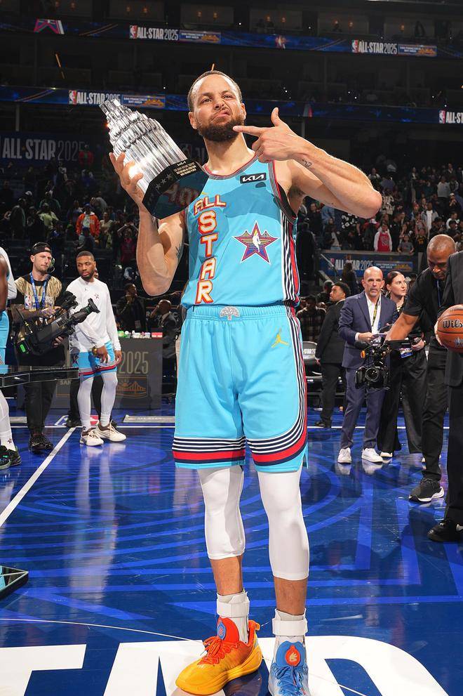 关于NBA选手发挥出色，荣膺最佳MVP的信息