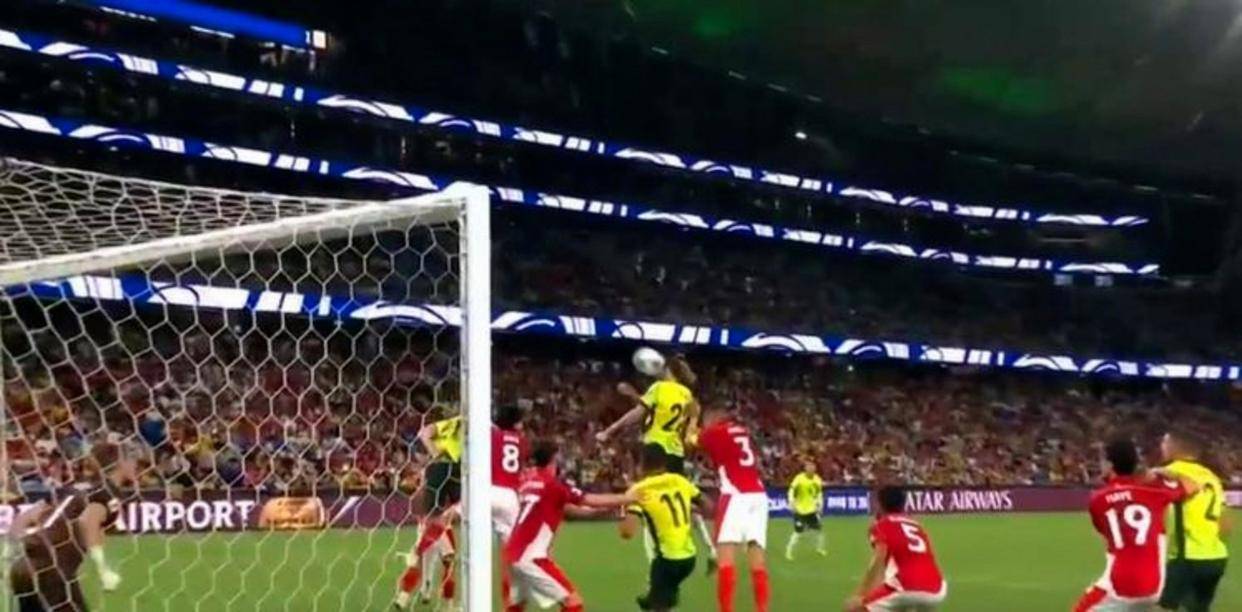 红牌风波！法国顶级足球比赛掀起争议