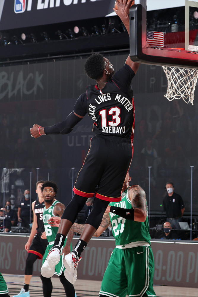 人输给热火：西蒙斯低迷球队悲痛欲绝