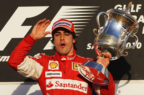 梅赛德斯险胜红牛二队,阿隆索高光表现 梅赛德斯险胜红牛二队,阿隆索高光表现